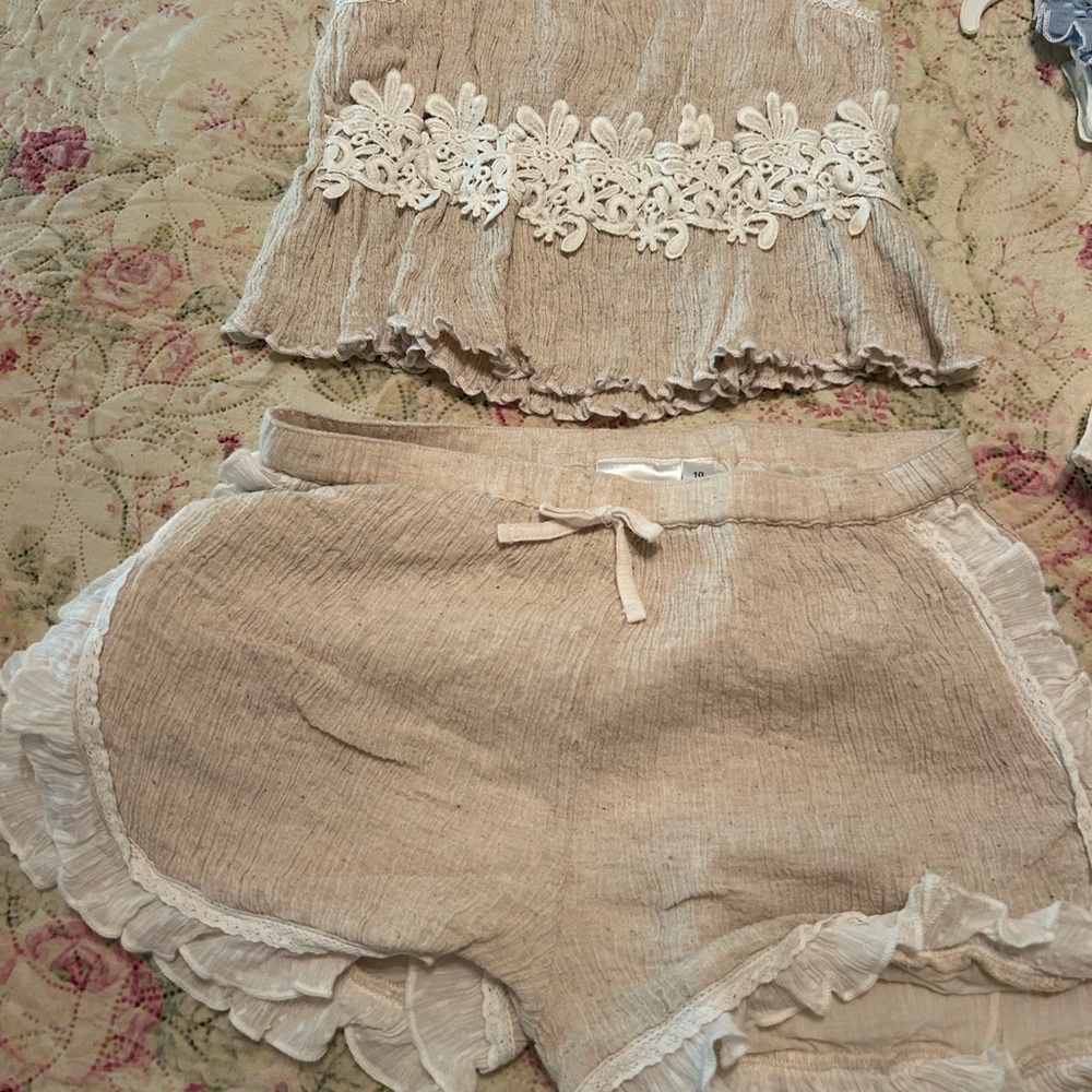 Ooh! La, La! Couture Beige and White Kids Matching Set